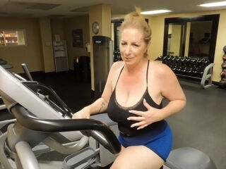 Blonde milf does some cardio training with her trainer