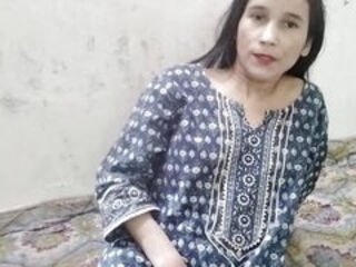 Cute step sister ko ghar me band kar ke pel diya