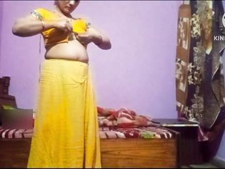 Bhabhi mms viral wear saree for sex and show huge ass