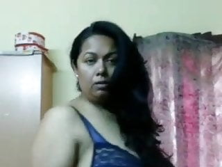 Mature Aunty steaming body